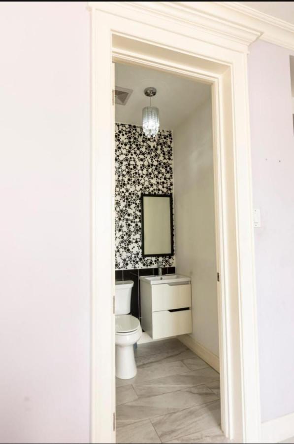 Finest Accommodation Riches Manor 1 Gladstone Drive Apt A2 Kgn 6 New Kgn Кингстън Екстериор снимка