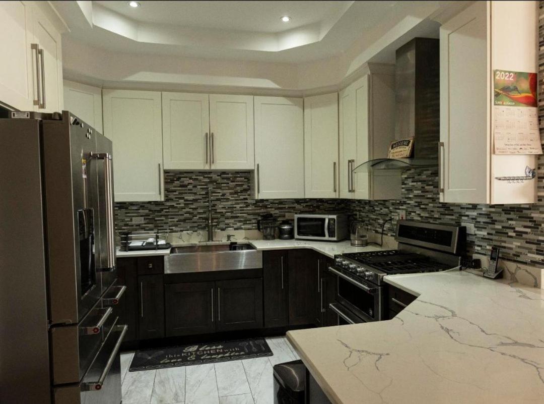 Finest Accommodation Riches Manor 1 Gladstone Drive Apt A2 Kgn 6 New Kgn Кингстън Екстериор снимка